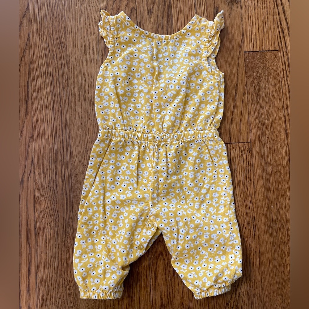 Baby girls Carter’s yellow, and white‎ flower romper (3month)